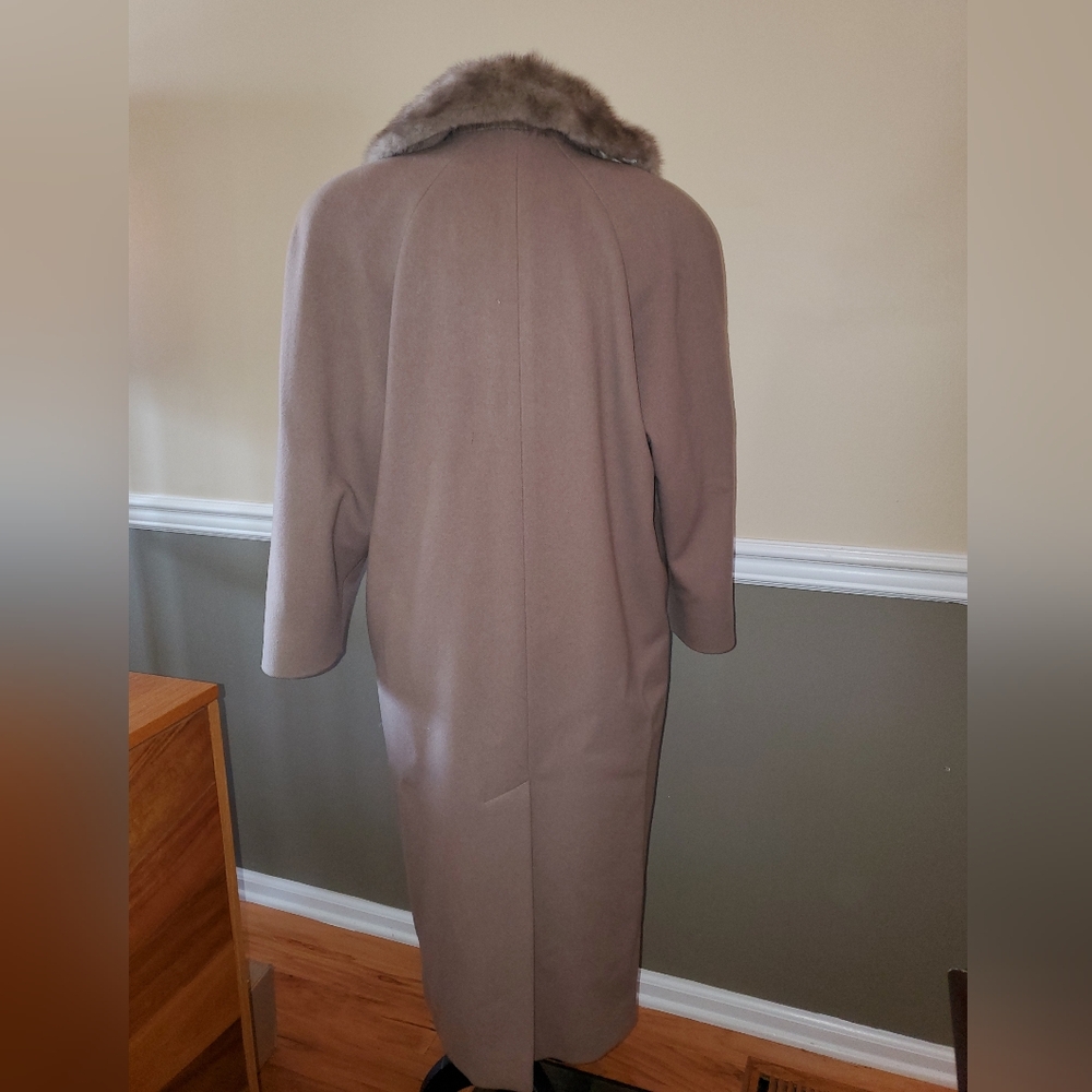 100% Wool, Mink Colar Long Taupe Coat - Picture 5 of 13